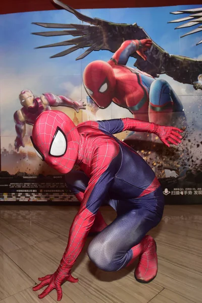 Zeng Coser Chino Años Vestido Spider Man Posa Cine Antes — Foto de Stock