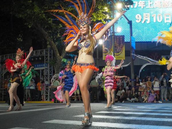 개국에서 예술가 개회식의 상하이 Huaihai도로 2017에 드레스 리허설 — 스톡 사진