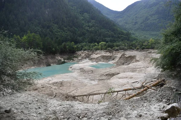 Κατεστραμμένο Αφρώδη Λίμνη Στην Κοιλάδα Jiuzhaigou Ξεραίνεται Μετά Τον Σεισμό — Φωτογραφία Αρχείου