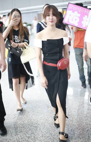 Taiwanesiska Sångerskan Jolin Tsai Anländer Shanghai Hongqiao International Airport Före — Stockfoto