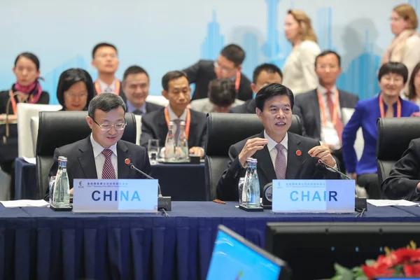 Zhong Shan Destra Ministro Del Commercio Della Cina Pronuncia Discorso — Foto Stock