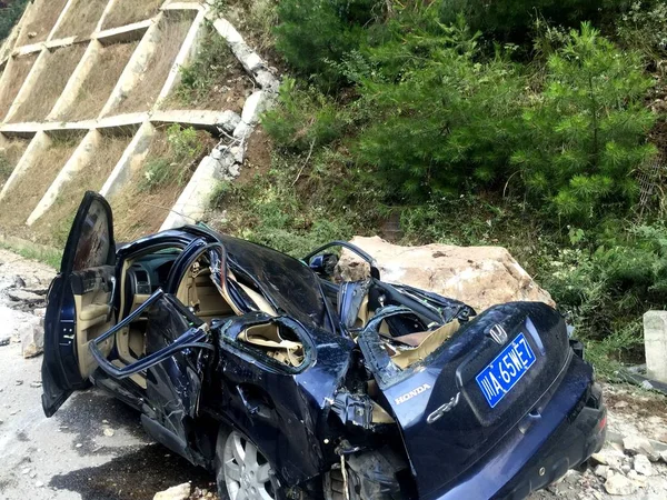 Vista Automóvil Devastado Por Terremoto Magnitud Destino Turístico Jiuzhaigou Ciudad — Foto de Stock