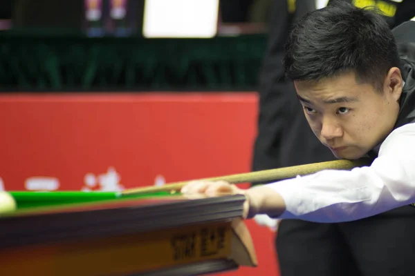 Ding Junhui Kína Játszik Egy Lövés Kyren Wilson Anglia Utolsó — Stock Fotó