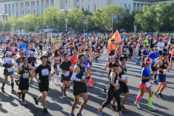 Runners Take Part 2017 Cfld Beijing Marathon Tiananmen Square Olympic — Stock Photo, Image