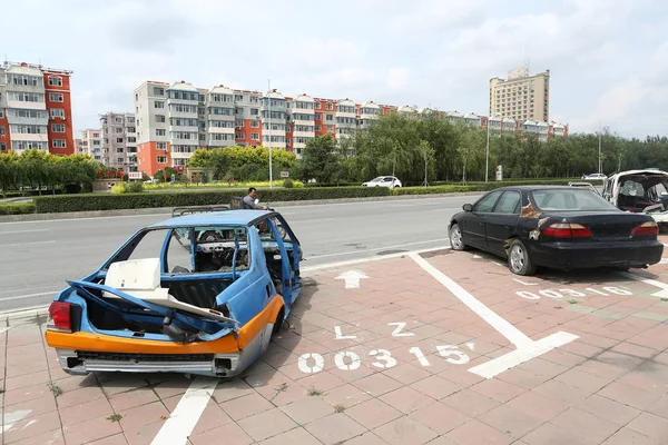 Zombie Coches Abandonados Por Sus Propietarios Están Estacionados Una Plaza — Foto de Stock