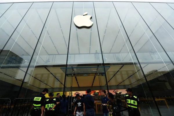 Compradores Chinos Visitan Una Tienda Insignia Apple Ciudad Hangzhou Provincia —  Fotos de Stock