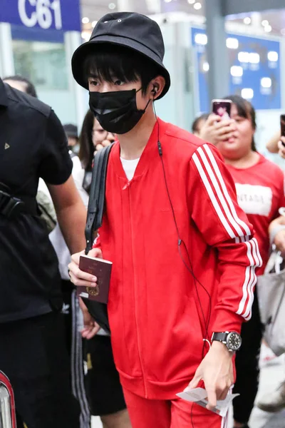 Jackson Oder Yangqianxi Der Chinesischen Boygroup Tfboys Erreicht Den Internationalen — Stockfoto