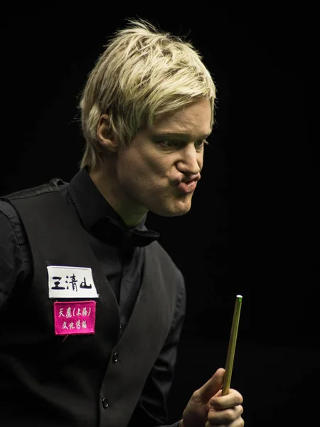 Neil Robertson Polska Uważa Strzał Mark Allen Irlandii Północnej Meczu — Zdjęcie stockowe