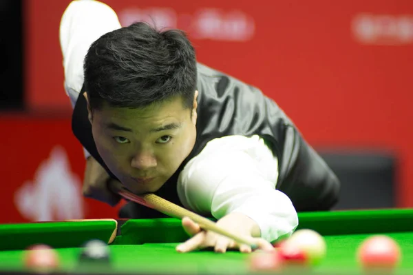 Ding Junhui China Joga Tiro Para Luca Brecel Bélgica Sua — Fotografia de Stock