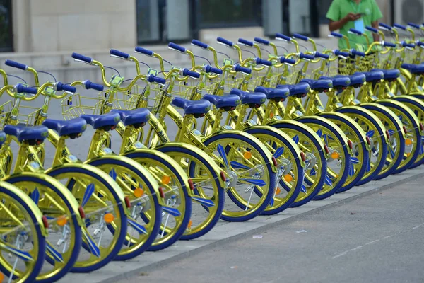 Des Vélos Dorés Service Chinois Partage Vélos Coolqi Sont Alignés — Photo