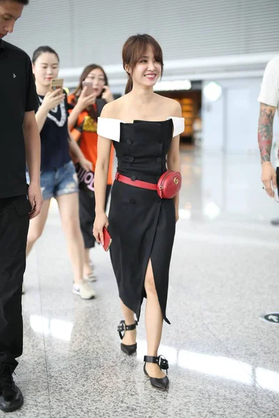 Taiwanese Singer Jolin Tsai Arrives Shanghai Hongqiao International Airport Departure — Stock Photo, Image