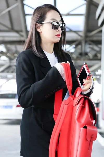 Actrice Chinoise Victoria Song Song Qian Arrive Aéroport International Pékin — Photo