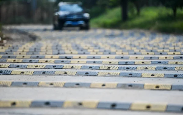 Coche Conduce Una Carretera Lavabo 200 Metros Largo Con Más — Foto de Stock