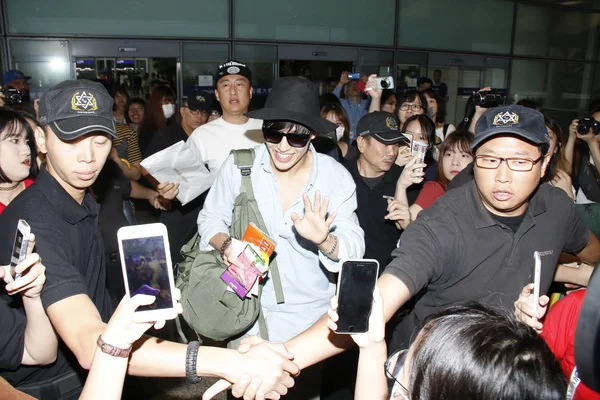 South Korean Actor Kang Neul Center Followed Surrounded Crowd Fans — Stock Photo, Image