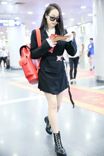 Chinese Actrice Victoria Song Song Qian Arriveert Bij Beijing Capital — Stockfoto