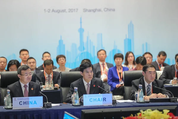 中国商务部部长钟山出席了2017年8月1日在中国上海举行的第七届金砖四国贸易部长会议 — 图库照片
