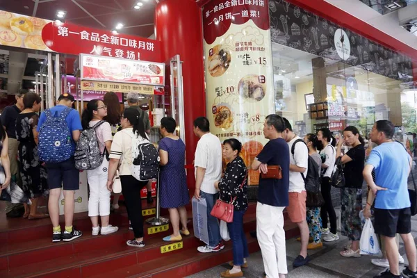 Çinli Müşteriler Şangay Daki East Nanjing Road Daki Sunya Kanton — Stok fotoğraf
