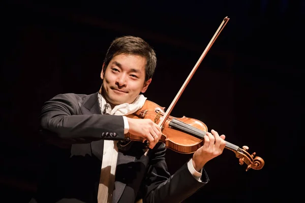 Японсько Американський Скрипаль Виступає Під Час Концерту Гуанчжоу Південно Китайського — стокове фото