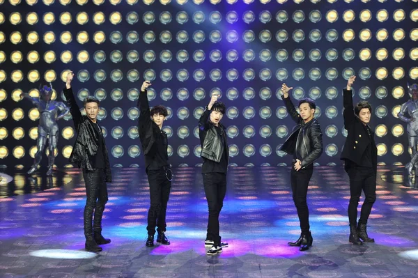Участники Первой Китае Pop Группы Core One Выступают Время Дебютного — стоковое фото
