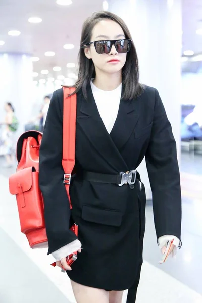 Actriz China Victoria Song Song Qian Llega Aeropuerto Internacional Beijing —  Fotos de Stock