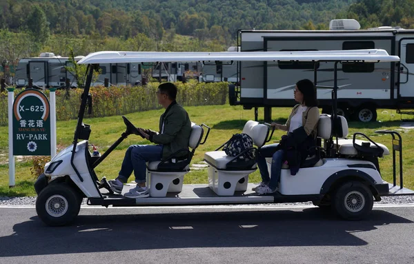 Holidaymakers Take Electric Buggy Camping Ground Haituo Valley Recreational Vehicle — Stock Photo, Image