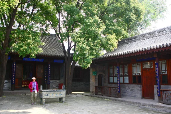 Local Resiednt Seen Jimingyi Also Called Jimingshanyi One Most Famous — 图库照片