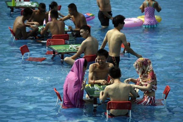 Feriados Chineses Jogam Mahjong Água Parque Aquático Chongqing China Agosto — Fotografia de Stock