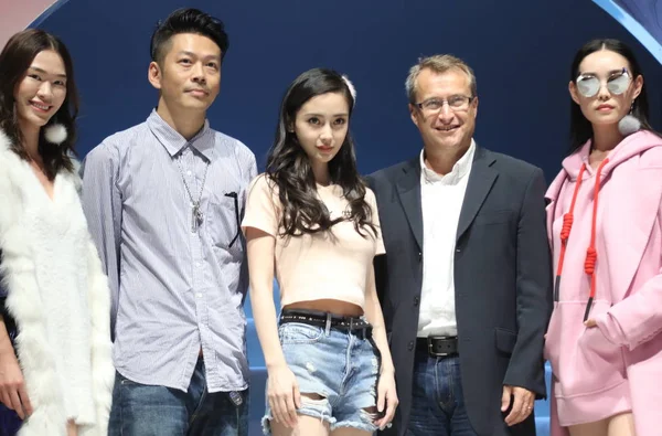 Гонконгская Актриса Angelababy Центр Приняла Участие Рекламном Мероприятии Ugg Пекине — стоковое фото