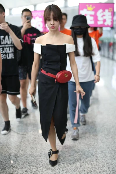 Taiwanesiska Sångerskan Jolin Tsai Anländer Shanghai Hongqiao International Airport Före — Stockfoto