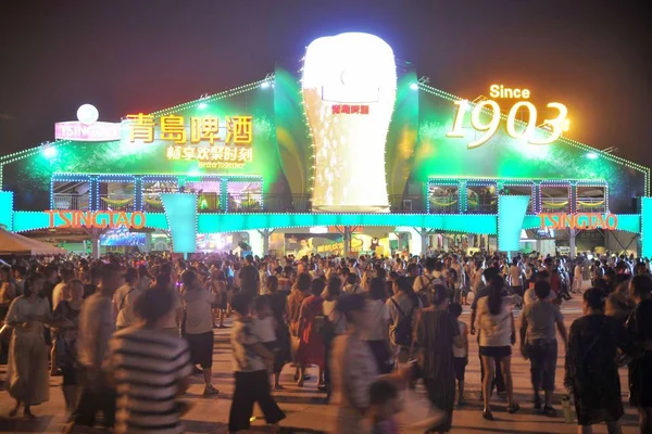 Turistas Participam 27Th Qingdao International Beer Festival Cidade Qingdao Província — Fotografia de Stock