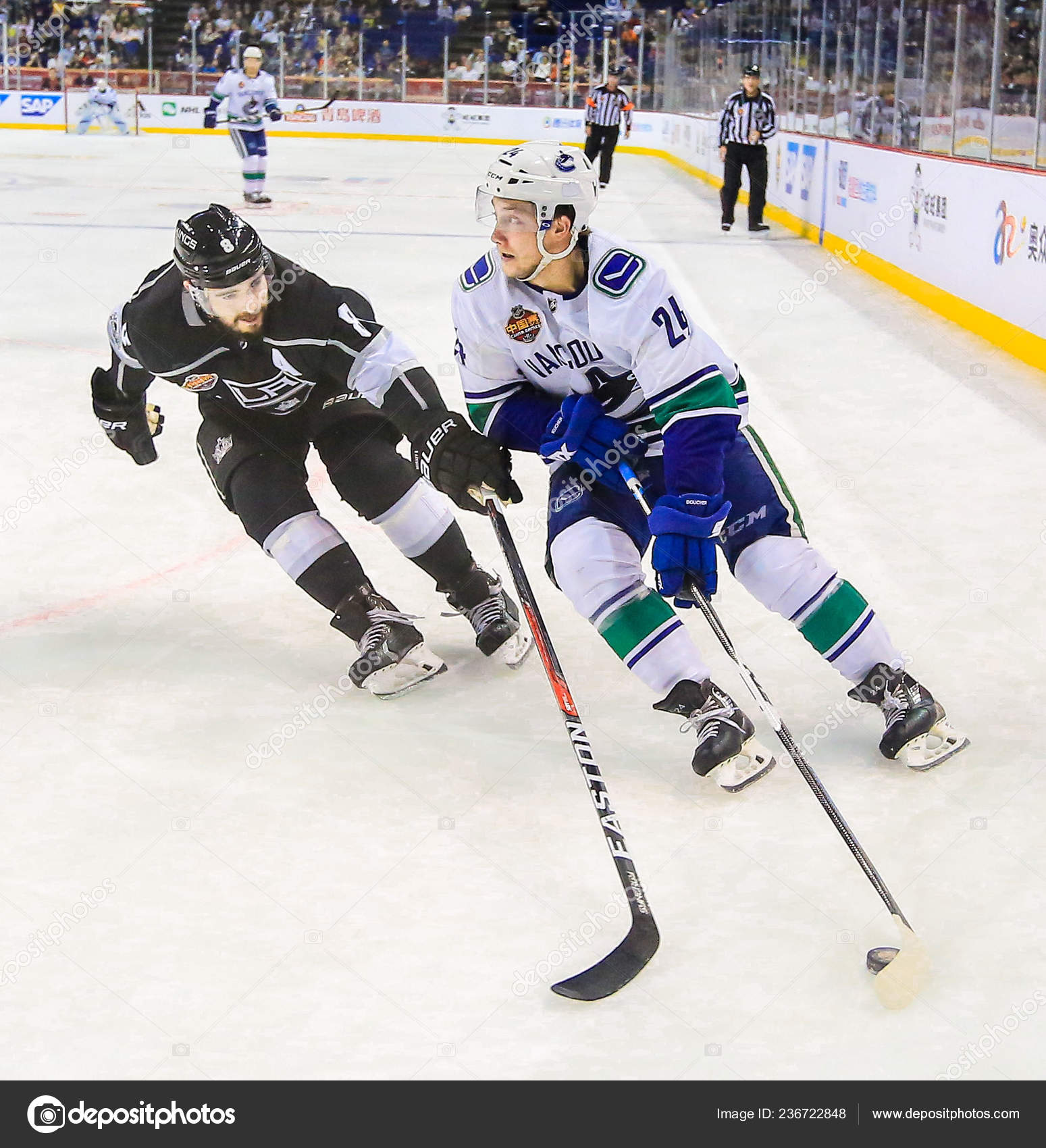 Дрю Даути Лос Анджелес Кингз Слева Конкурирует Ридом Буше Ванкувер.