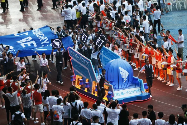 Funcionários Chineses Dingtalk Apresentam Durante Desfile Para Comemorar Aniversário Fundação — Fotografia de Stock