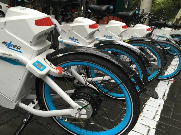 Fahrräder Des Chinesischen Elektro Fahrrad Sharing Dienstes Qidian Stehen Auf — Stockfoto