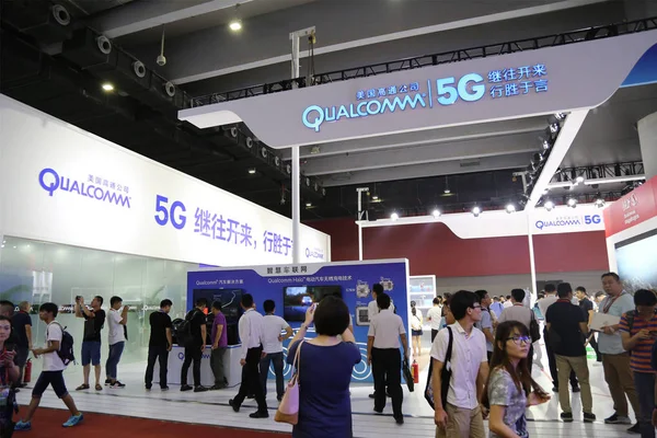 Çin Güneyindeki Guangdong Eyaletinin Guangzhou Kentinde Düzenlenen Sergide Qualcomm Standını — Stok fotoğraf