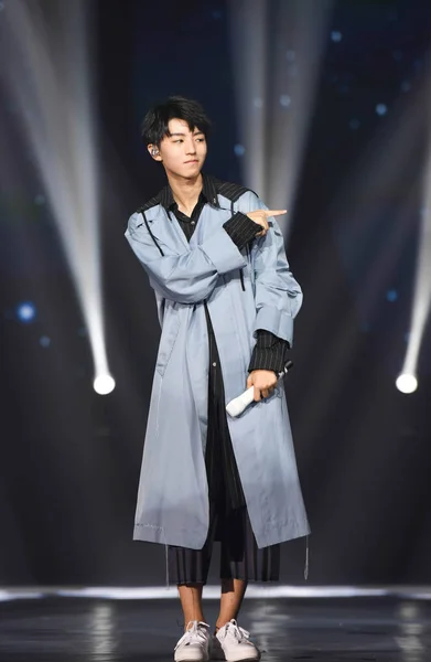 Karry Wang Wang Junkai Del Grupo Chino Tfboys Realiza Durante —  Fotos de Stock