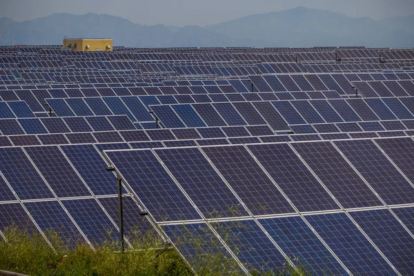 Solar Panelek Vannak Telepítve Egy Fotovoltaikus Erőműben Elion Resources Group — Stock Fotó