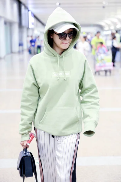 Cantante Actriz China Victoria Song Song Qian Representa Una Sudadera — Foto de Stock