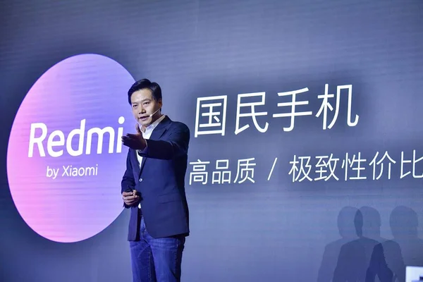 会長兼 Ceo Xiaomi 技術と Kingsoft 社の会長は 新製品の発表イベント北京 2019 日の間に Redmi — ストック写真