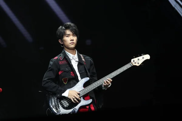Jackson Yangqianxi Groupe Garçons Chinois Tfboys Produit Pendant Concert Pour — Photo