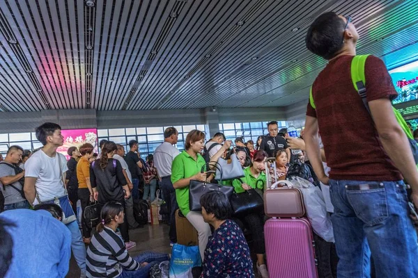 Chiński Pasażerów Czekać Pekiński Dworzec Zachodni Przed Święto Narodowe Wakacje — Zdjęcie stockowe