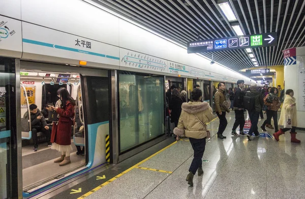 Pasażerowie Zdjęciu Pierwszym Chiny Stacji Metra Taipingyuan Stacja Metra Linii — Zdjęcie stockowe
