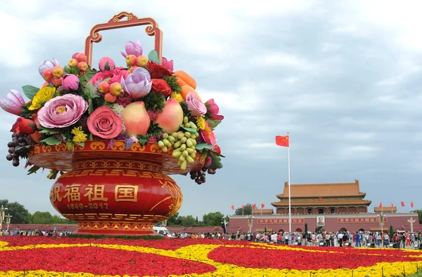 Enorme Parterre Forma Cesta Temático Bênçãos China Exibido Praça Tian — Fotografia de Stock