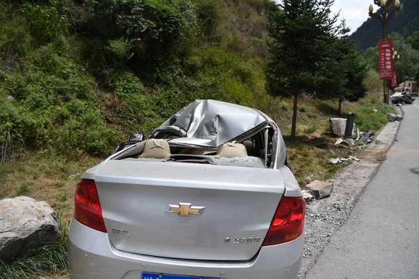 Vista Automóvil Devastado Por Terremoto Magnitud Destino Turístico Jiuzhaigou Ciudad — Foto de Stock