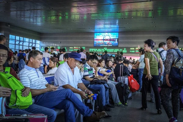Chinese Passagiers Wachten Beijing West Railway Station Vóór Nationale Dag — Stockfoto
