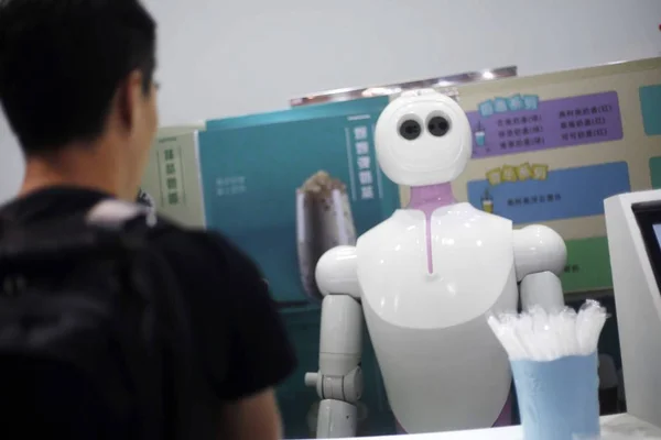 Robot Pracuje Čajovém Obchodě Během Šanghajského Mezinárodního Nepilotovního Obchodu Maloobchodní — Stock fotografie