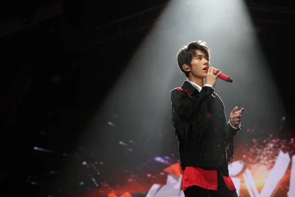Jackson Eller Yangqianxi Kinesisk Pojke Gruppen Tfboys Utför Konserten Den — Stockfoto