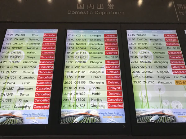 View Flight Information Tablet Huge Flight Cancellations Due Thunderstorm Beijing — Stock Photo, Image