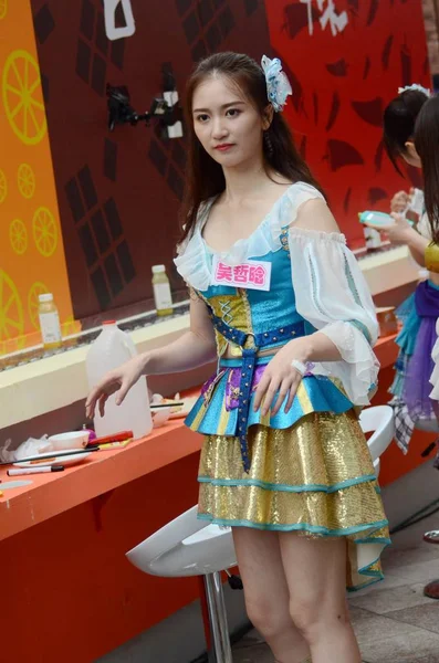 Чжэхан Китайской Женской Группы Snh48 Принимает Участие Китайском Кулинарном Шоу — стоковое фото