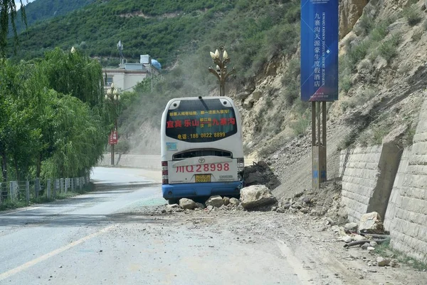 Vista Ônibus Devastado Pelo Terremoto Magnitude Destino Turístico Jiuzhaigou Cidade — Fotografia de Stock