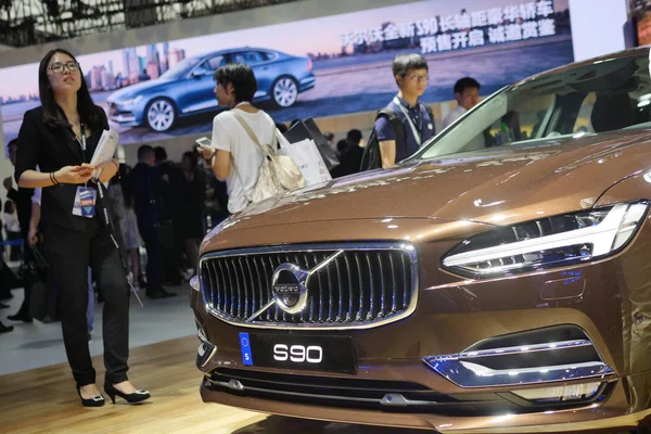 Une Volvo S60 Est Exposée Lors 14E Salon International Automobile — Photo